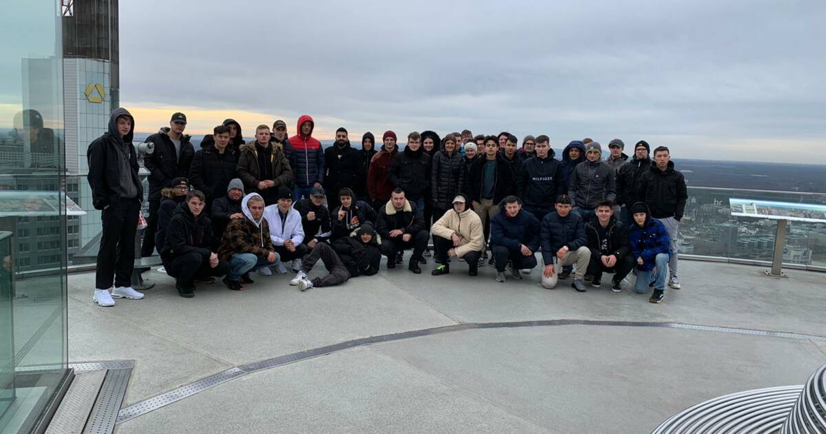 Die Gruppe auf dem Maintower in Frankfurt.