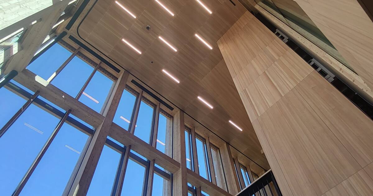 iR Holzbau_Lechwelten und Dorfhus_Eroeffnung_detail3_c)i+R