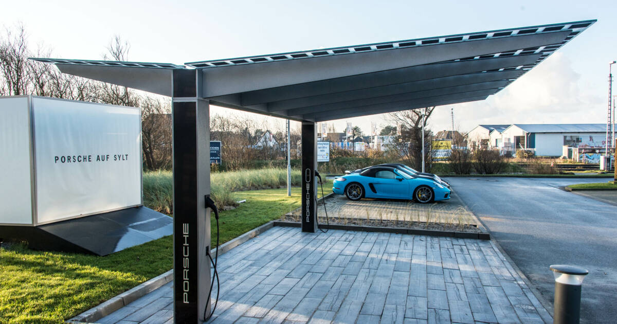 System Carport Mit Integrierter Pv Anlage Fur E Und Hybrid Autos