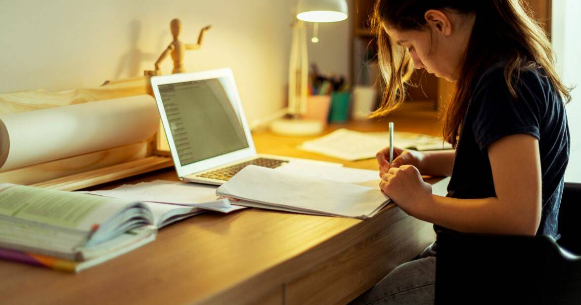 i+R Gruppe spendet Laptops für Kinderdorf (Bild copyright: iStock.com/StockRocket) © iStock.com/StockRocket