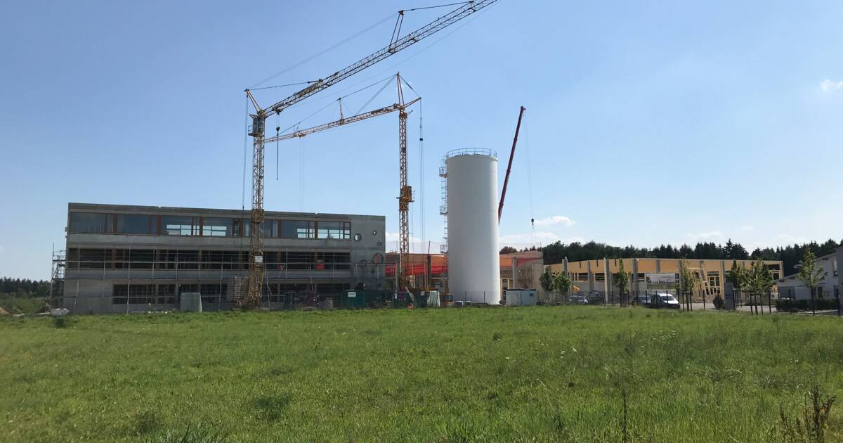 Die i+R Industrie- & Gewerbebau errichtet das moderne Betriebsgebäude in energieeffizienter Bauweise in etwa einem Dreivierteljahr. Die i+R Industrie- & Gewerbebau errichtet das moderne Betriebsgebäude in energieeffizienter Bauweise in etwa einem Dreivierteljahr.
