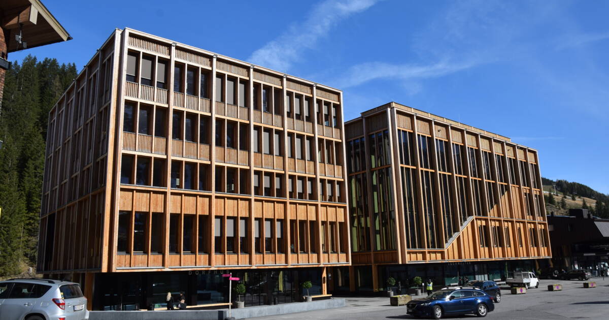 iR Holzbau_Lechwelten und Dorfhus_Eroeffnung_aussen_c)i+R