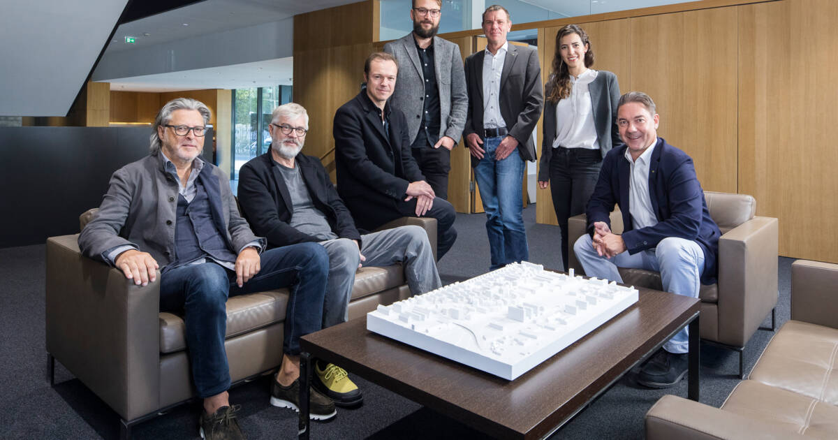 Die Gewinner des städtebaulichen Realisierungswettbewerbs, Gohm | Hiessberger und Innauer | Matt , mit Alexander Stuchly, Geschäftsführer i+R Wohnbau Lindau und den Projektentwicklern Andreas Deuring und Maria Wechsel. © ©Dietmar Walser Die Gewinner des städtebaulichen Realisierungswettbewerbs, Gohm | Hiessberger und Innauer | Matt , mit Alexander Stuchly, Geschäftsführer i+R Wohnbau Lindau und den Projektentwicklern Andreas Deuring und Maria Wechsel. © ©Dietmar Walser