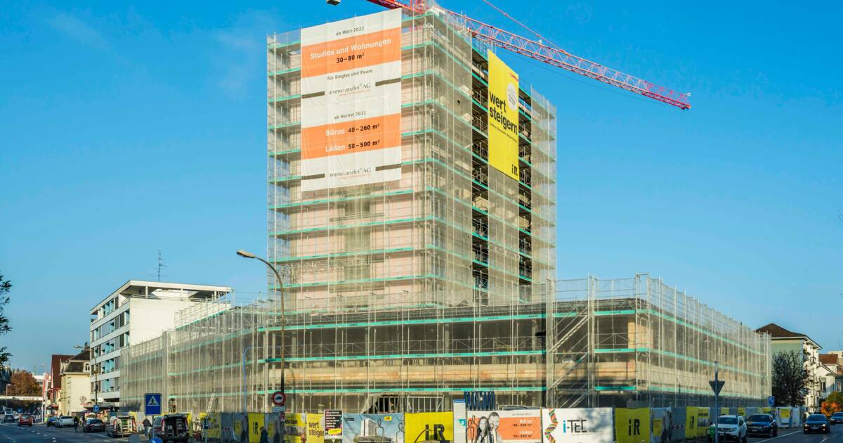 Das Gerüst wird bereits Anfang 2021 abgebaut. Damit wird der Blick frei auf das neue alte MIDORI-Gebäude. © Guido Kasper
