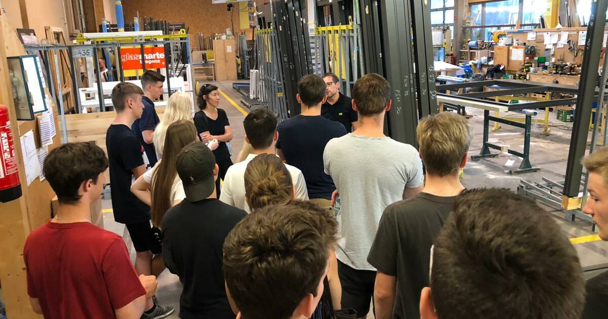 HTL Patenschaftsklasse besucht i+R Holzbau und Fensterbau in Lauterach HTL Patenschaftsklasse besucht i+R Holzbau und Fensterbau in Lauterach