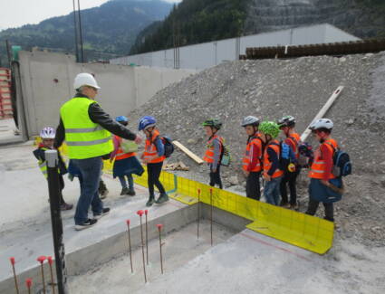 i+R lädt Kindergarten-Kinder auf Baustelle ein