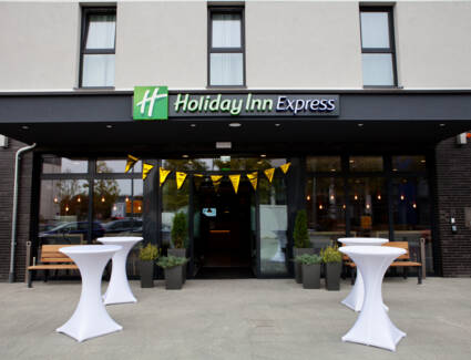 Eingangsbereich des neuen Holiday Inn Express, Raunheim (D)  © ©Sarah Schovenberg Fotografie