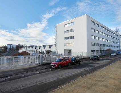 i+R Bestandsbau stellte das „Gebäude 2” im Konstanzer Bückle-Areal im Dezember 2020 fertig.  © kuhnle + knödler