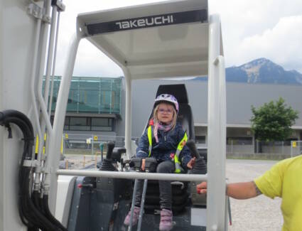 i+R lädt Kindergarten-Kinder auf Baustelle ein