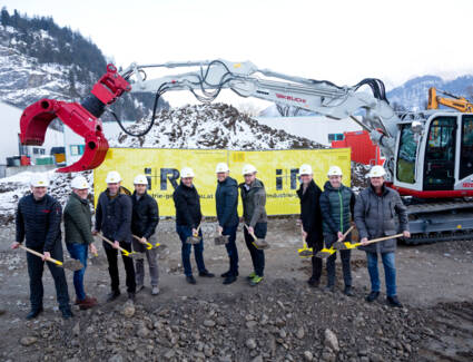 Die Verantwortlichen nahmen gemeinsam den Spatenstich für das neue Firmengebäude der Martin GmbH in Ludesch vor. © ©Dietmar Mathis Die Verantwortlichen nahmen gemeinsam den Spatenstich für das neue Firmengebäude der Martin GmbH in Ludesch vor. © ©Dietmar Mathis