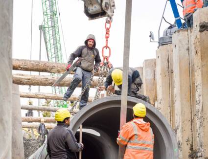 Den neuen Notüberlauf verlegte i+R bis zu 5 Meter unter Grund. © Dietmar Walser Den neuen Notüberlauf verlegte i+R bis zu 5 Meter unter Grund. © Dietmar Walser
