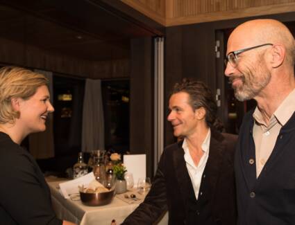 Gastgeberin Rafaela Berger mit den Architekten Elmar Ludescher und Philip Lutz © ©Gasthaus Johann