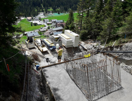 Das Fundament einer der neuen Stützen bei der Zuger Bergbahn