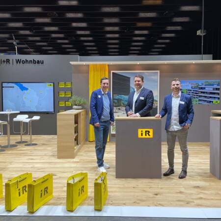 i+R Messestand mit Beraterteam