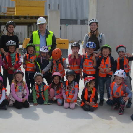 i+R lädt Kindergarten-Kinder auf Baustelle ein