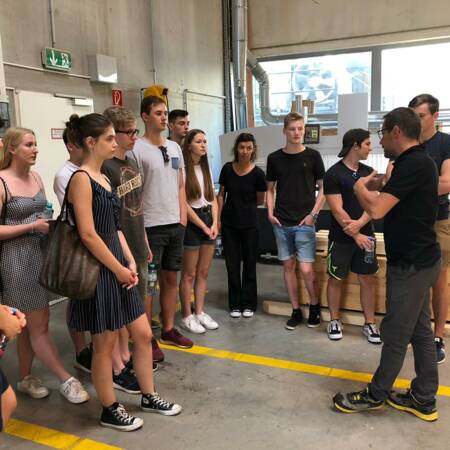 HTL Patenschaftsklasse besucht i+R Holzbau und Fensterbau in Lauterach
