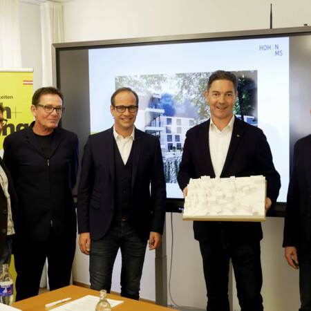 Stellten das Projekt der Öffentlichkeit vor: Bernd Federspiel (Stadt Hohenems), Michael Heim (Architekt), Bürgermeister Dieter Egger, Alexander Stuchly und Kurt Maier (beide i+R) © ©Stadt Hohenems
