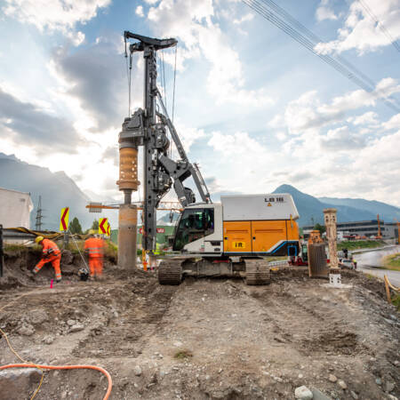 Weltweit erste elektrifizierte Baustelle im Spezialtiefbau © ©Liebherr