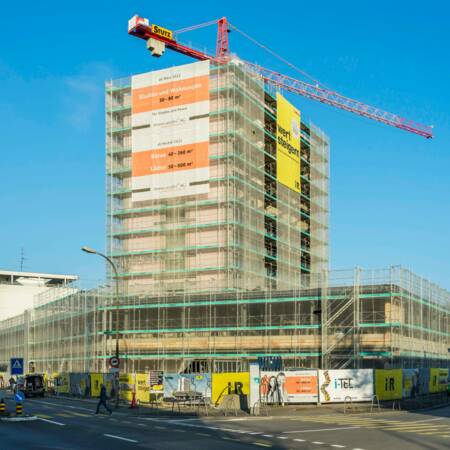 Das Gerüst wird bereits Anfang 2021 abgebaut. Damit wird der Blick frei auf das neue alte MIDORI-Gebäude. © Guido Kasper