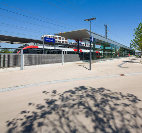 Außenanlage Bahnhof I Lauterach (A) © © Dietmar Walser Außenanlage Bahnhof I Lauterach (A) © © Dietmar Walser