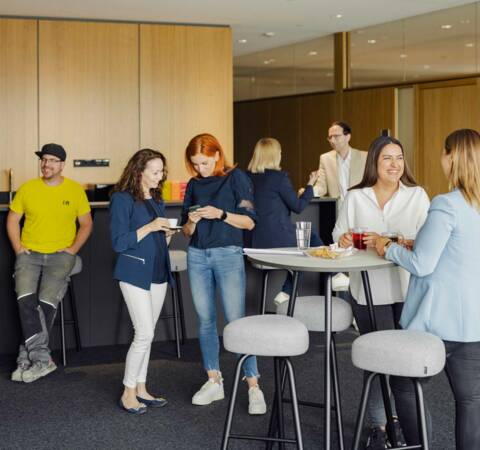 Mitarbeiter:innen von i+R berichten