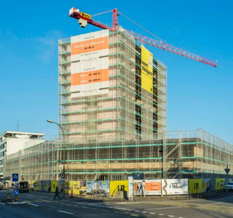 Das Gerüst wird bereits Anfang 2021 abgebaut. Damit wird der Blick frei auf das neue alte MIDORI-Gebäude. © Guido Kasper Das Gerüst wird bereits Anfang 2021 abgebaut. Damit wird der Blick frei auf das neue alte MIDORI-Gebäude. © Guido Kasper