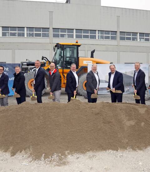 Spatenstich_ZF_Logistikzentrum_Projektteam (1) Spatenstich_ZF_Logistikzentrum_Projektteam (1)