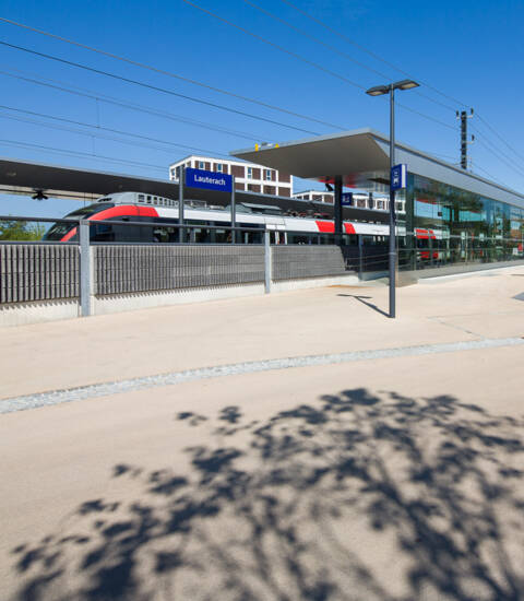Außenanlage Bahnhof I Lauterach (A) © © Dietmar Walser Außenanlage Bahnhof I Lauterach (A) © © Dietmar Walser