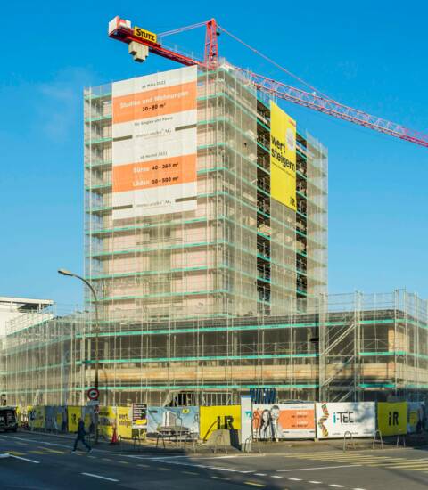 Das Gerüst wird bereits Anfang 2021 abgebaut. Damit wird der Blick frei auf das neue alte MIDORI-Gebäude. © Guido Kasper Das Gerüst wird bereits Anfang 2021 abgebaut. Damit wird der Blick frei auf das neue alte MIDORI-Gebäude. © Guido Kasper