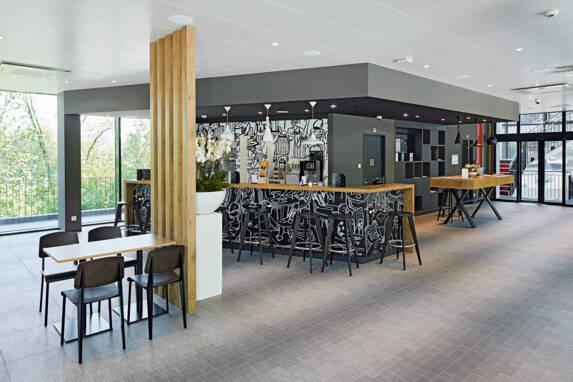 Hotel ibis red | Neuenhof (CH)