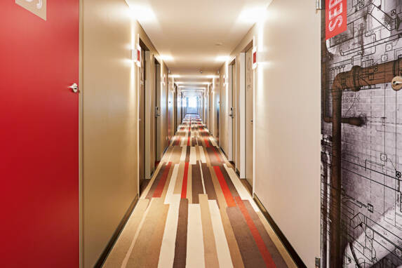Hotel ibis red | Neuenhof (CH)