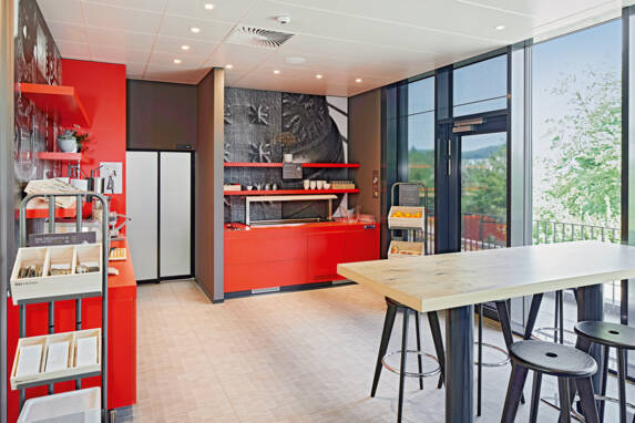Hotel ibis red | Neuenhof (CH)