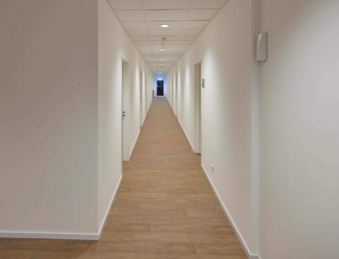 bücklepark-konstanz-gebäude-work-lange-heller-gang © hanse knödler fotodesign