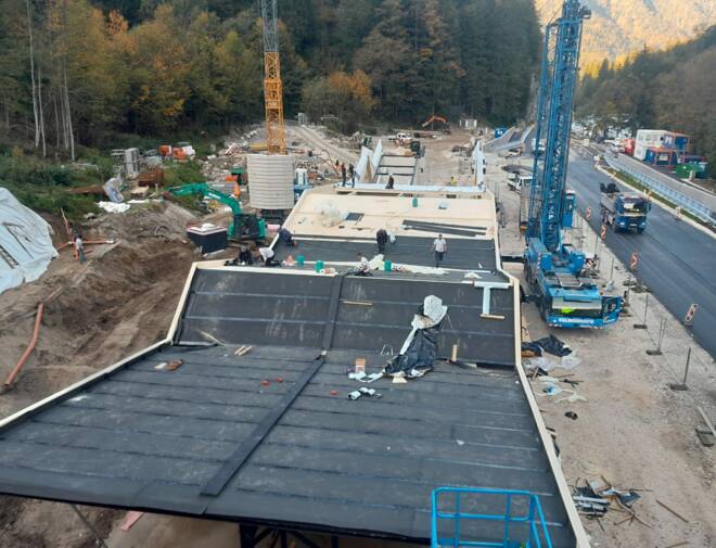 i+R Holzbau_Besucherzentrum Kniepass Unken_Montage_11_c)i+R